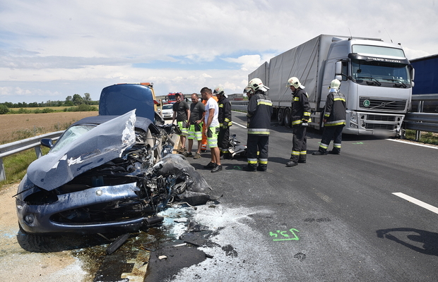 Durva képek az M86-oson történt balesetről