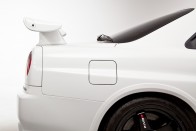Tömör gyönyör ez a fehér Nissan Skyline GT-R 35