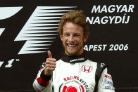 2006 - A káoszfutamon Jenson Button első F1-es győzelmét aratta