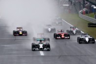 2014 - Esős-kelős futam, főleg Lewis Hamiltonnak. Balhé a Mercedesnél, a nevető harmadik Ricciardo