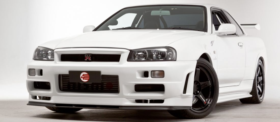 Tömör gyönyör ez a fehér Nissan Skyline GT-R