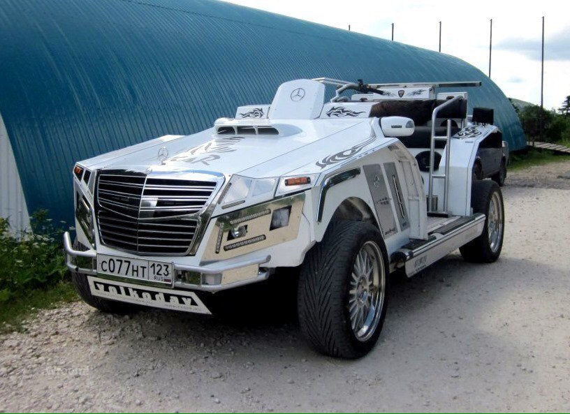 20 kép szörnnyé faragott gépekről, a rózsaszín traktor mindent visz 13