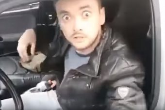 Ennyire kész sofőrt még nem láttunk videón