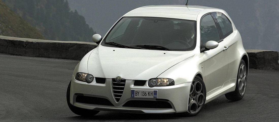 5 kompakt autó bitang motorral