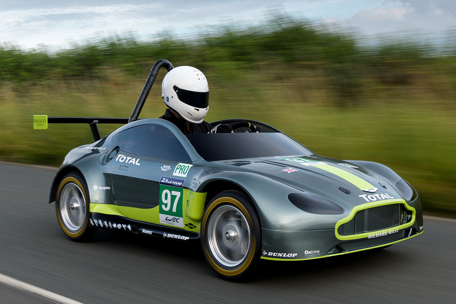 Megújuló ősenergia hajtja az Aston Martin legújabb versenyautóját 9