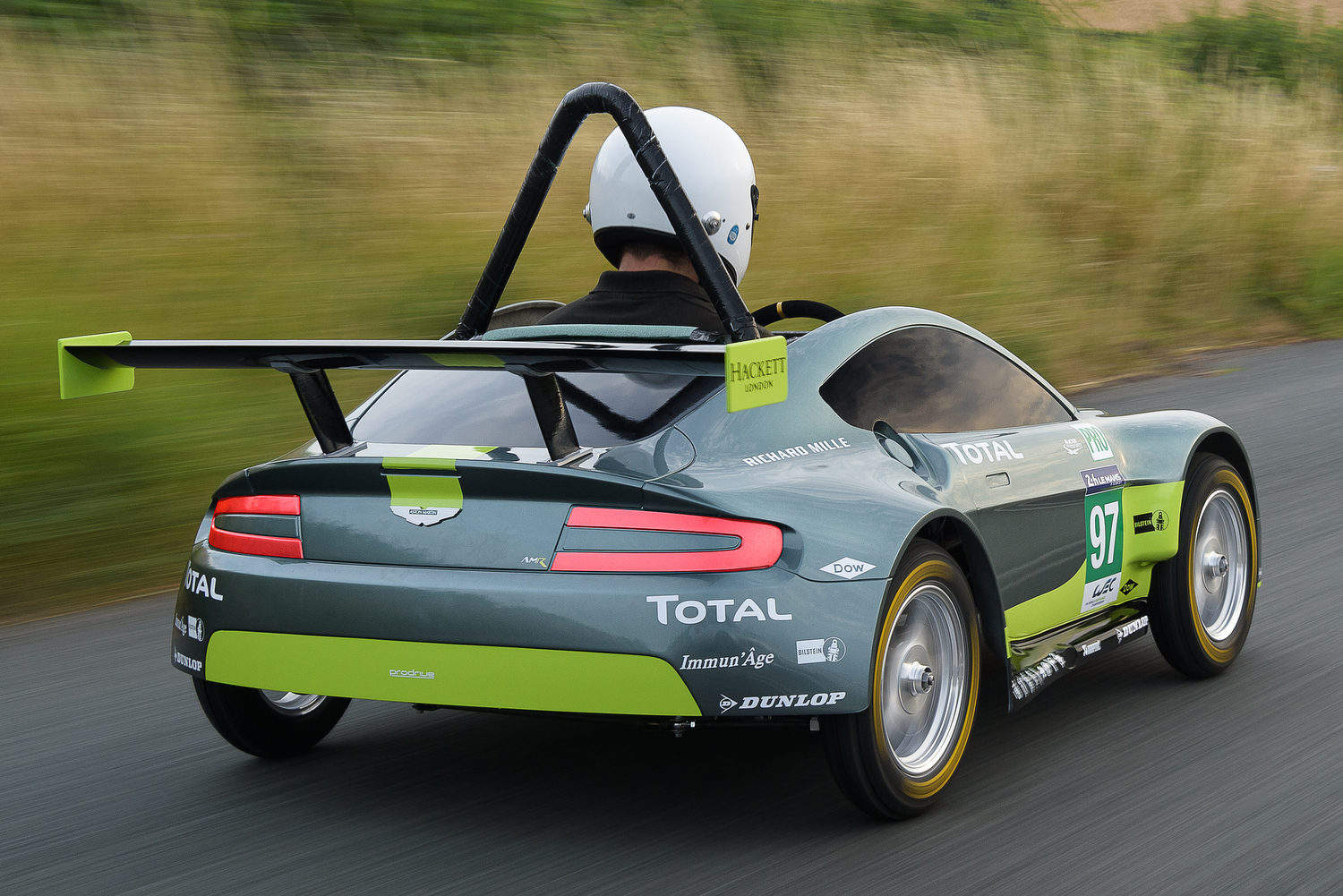 Megújuló ősenergia hajtja az Aston Martin legújabb versenyautóját 1