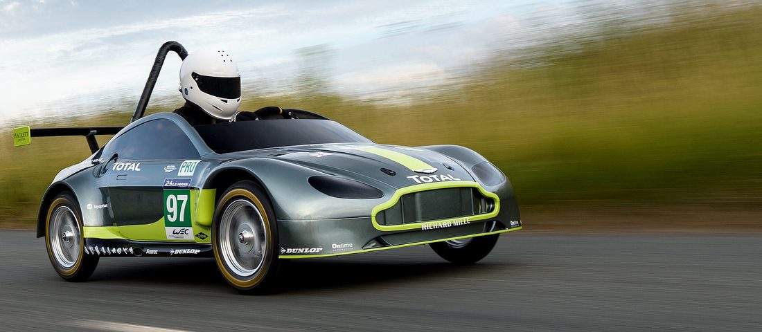 Megújuló ősenergia hajtja az Aston Martin legújabb versenyautóját