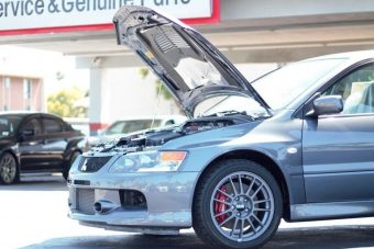 A világ pénzét kifizetik ezért a 11 éves, de új Mitsubishi Lancer EVO-ért