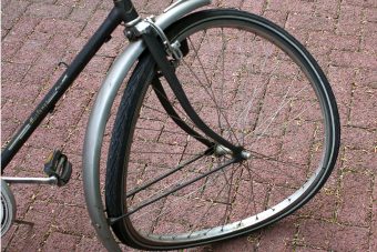 Elítélték az autóst, akibe belehajtott a bringás