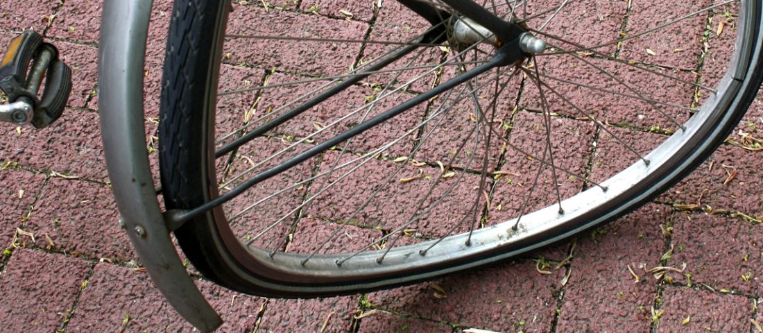 Elítélték az autóst, akibe belehajtott a bringás