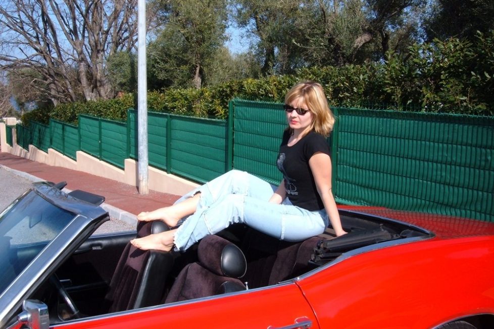 Szemlegeltetésre csábító fotók lóerőkkel és hölgyekkel 22