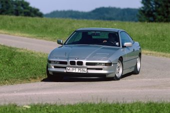 7 autó, ami a hátsó kerekeit is kormányozza