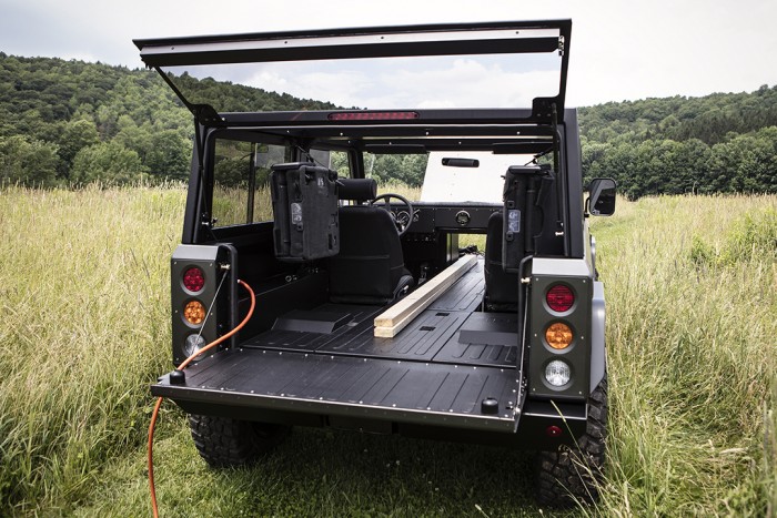 Kínai Defender-hamisítvány? Dehogy: amerikai villanyterepjáró! 7