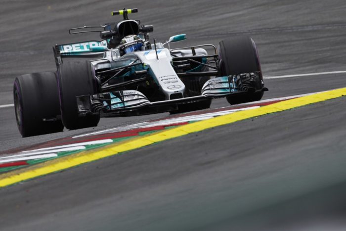 F1: Grosjean Bottasnak adta a pole-t