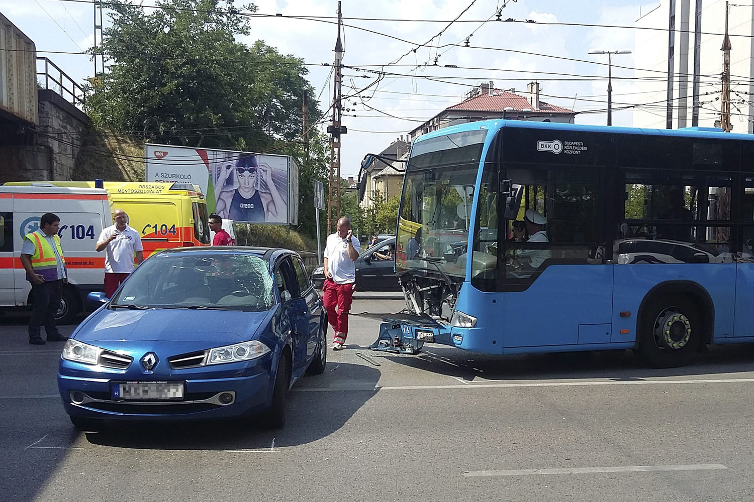 Fótok a fővárosban történt buszbalesetről 1