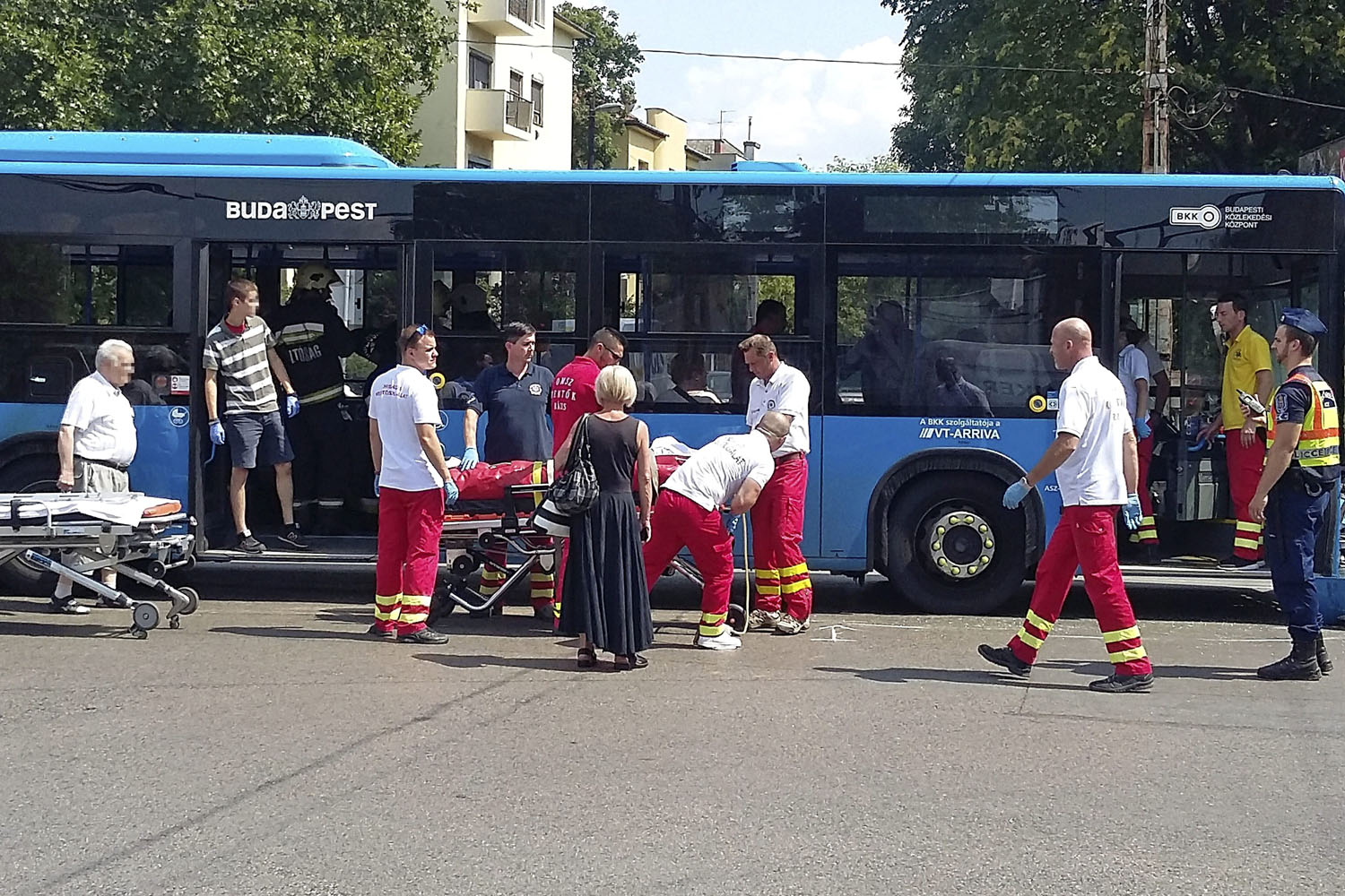 Fótok a fővárosban történt buszbalesetről 4