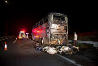Fotókon az M7-esen kiégett turistabusz 8
