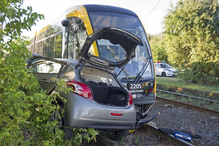 Friss képeken a súlyos budapesti villamosbaleset 2 | Vezess Friss képeken a súlyos budapesti villamosbaleset 2