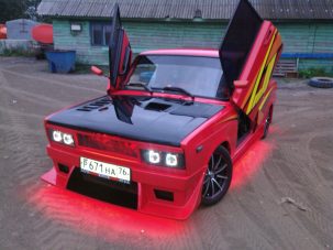 20 kép szörnnyé faragott gépekről, a rózsaszín traktor mindent visz