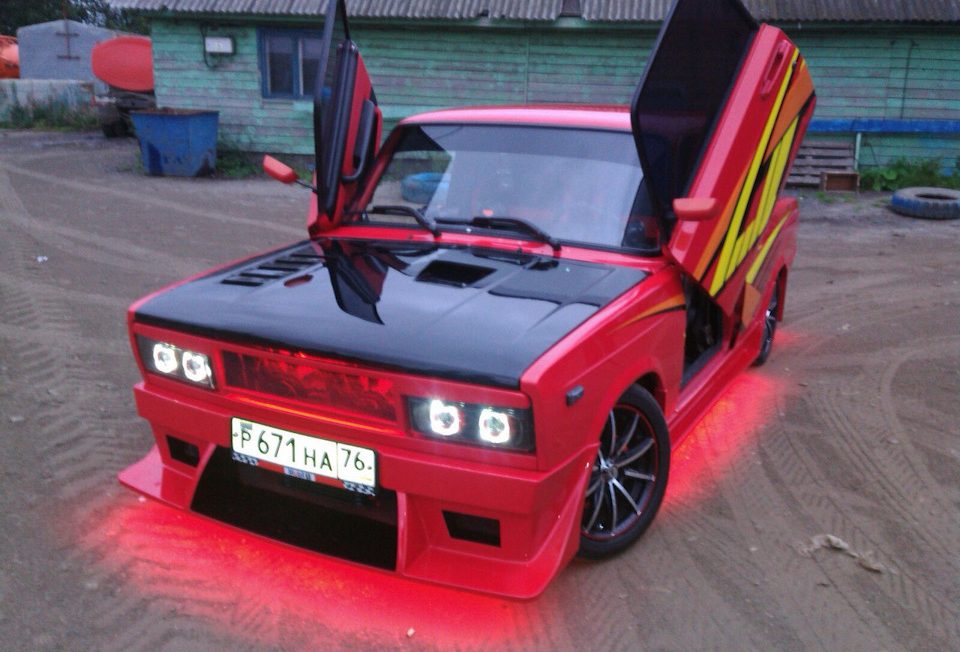 20 kép szörnnyé faragott gépekről, a rózsaszín traktor mindent visz 20