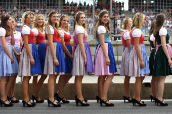 Csajok nélkül bábszínház a Forma-1