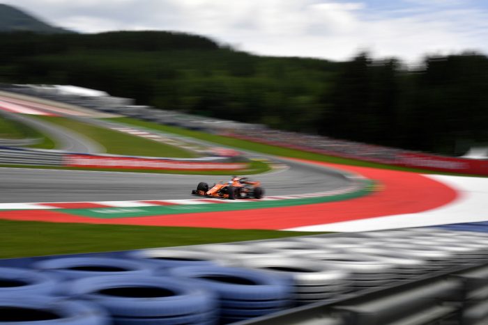 F1: Grosjean Bottasnak adta a pole-t 3 | Vezess F1: Grosjean Bottasnak adta a pole-t 3