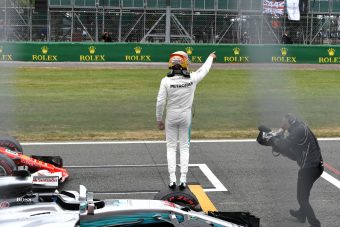 F1: Hamilton megint a kiszállást lebegteti