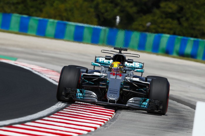 F1: Hamilton háromesélyes csatát vár