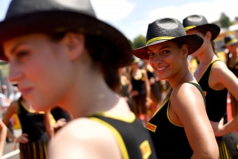 F1: Új szerepet adnának a grid girlöknek
