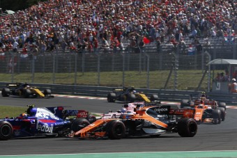 F1: Szeptemberben nagy döntést hoz a McLaren