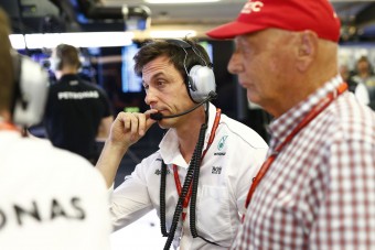 F1: Kiderült, miért nem tudott rádiózni a Mercedes
