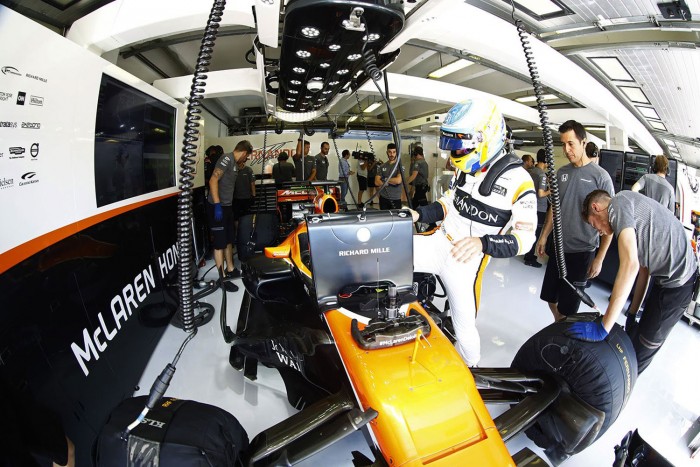 F1: Tarolt a Ferrari, Hamilton várhat a rekordra 1