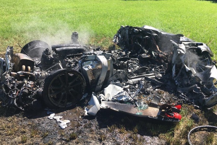 Egy óra alatt égett porrá a ritka Ferrari 4