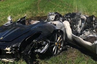 Egy óra alatt égett porrá a ritka Ferrari