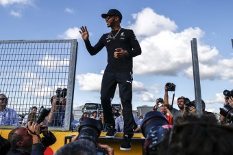 Hamiltonékkal gyűjtöttek a beteg gyerekeknek