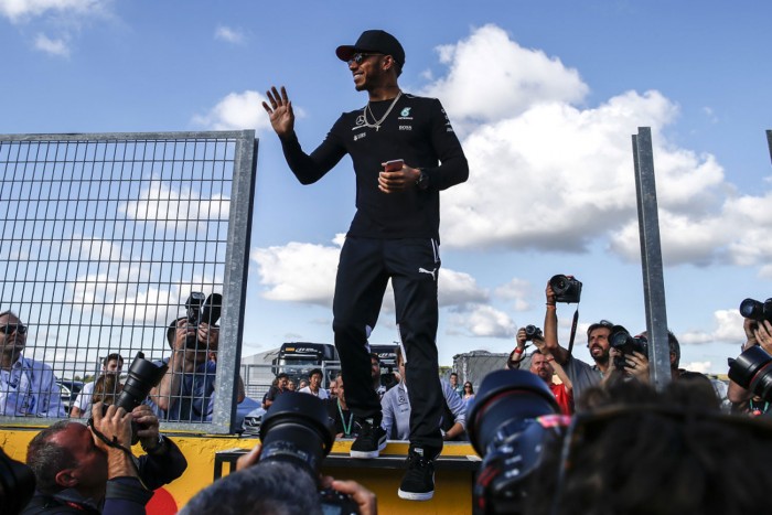 Hamiltonékkal gyűjtöttek a beteg gyerekeknek