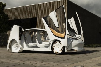 Gyorsan tölthető új villanyautót tervez a Toyota