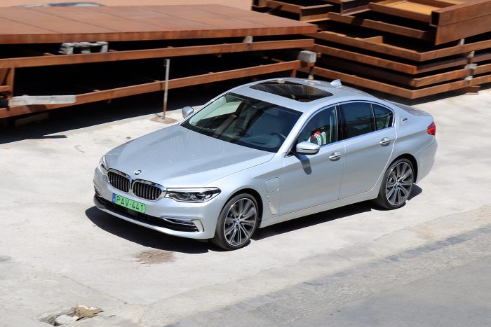 Villannyal is jó autó az 5-ös BMW 8 Villannyal is jó autó az 5-ös BMW 8