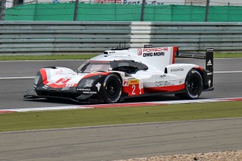 Eltűnnek Le Mansból a legdurvább Porschék