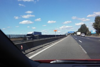 Elmondjuk, mit jelentenek ezek a táblák az autópályán