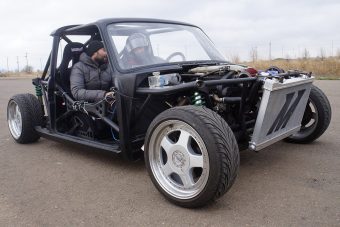 Ez a becsövezett drifter Lada a legjobb dolog, ami a héten történt velünk