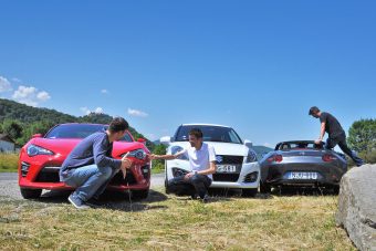 Üveghang: szívó japán sportmodellek