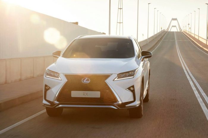 Jön a három üléssoros Lexus RX? 2