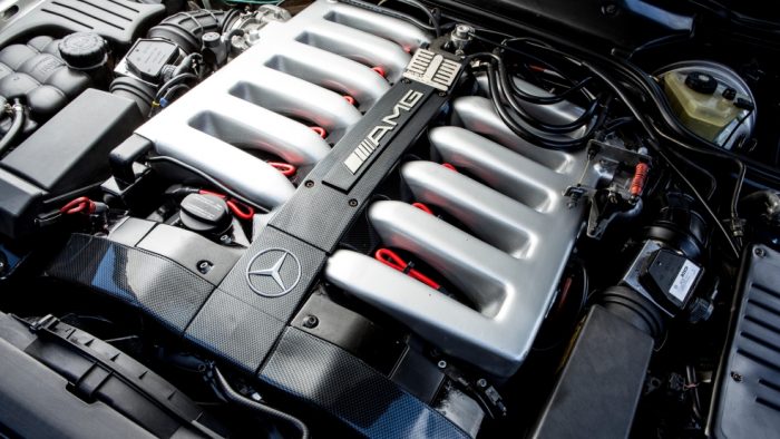 Bitang motor van ebben a ritka SL-Merciben 6