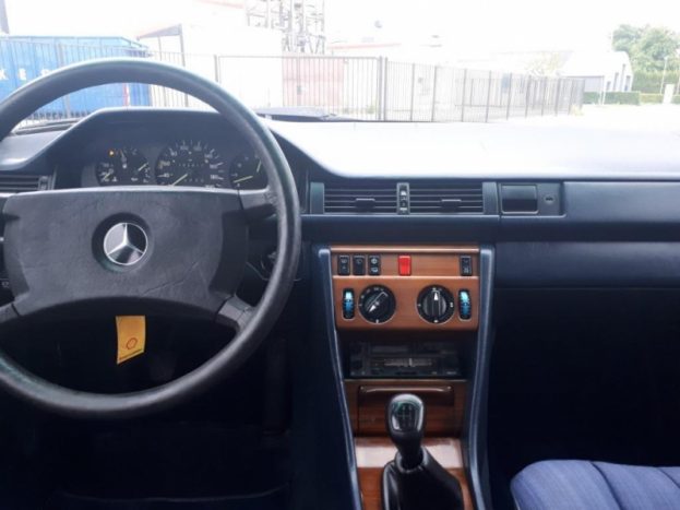 Eladó egy több mint 2 millió kilométert futott Mercedes 4