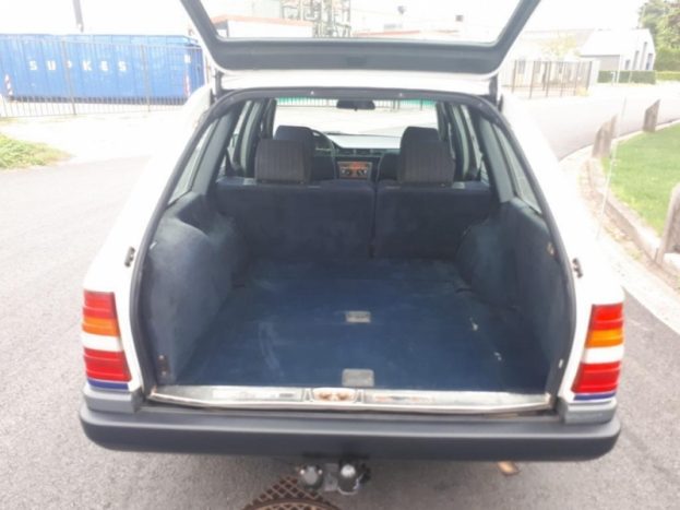 Eladó egy több mint 2 millió kilométert futott Mercedes 5 | Vezess Eladó egy több mint 2 millió kilométert futott Mercedes 5