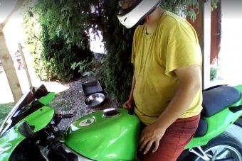 Apa kicsit ideges lett, amikor kiderült, hogy nem stimmel valami a motorral