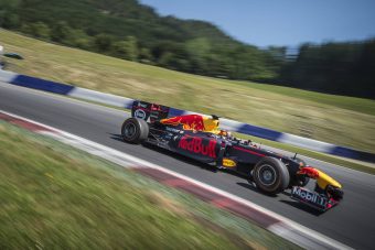 F1: Így zúzott a Red Bull-lal a ralibajnok – videó