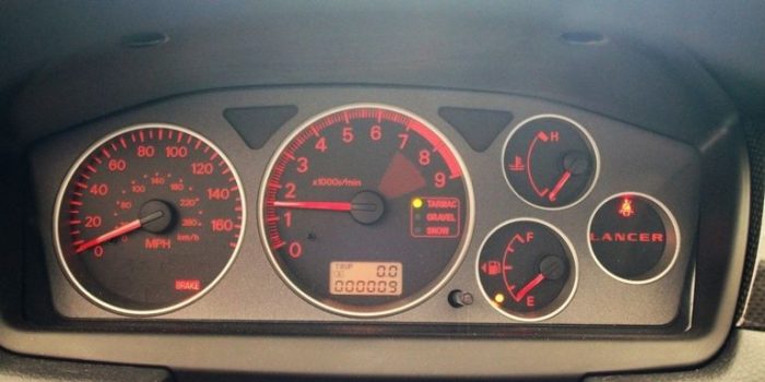 A világ pénzét kifizetik ezért a 11 éves, de új Mitsubishi Lancer EVO-ért 2