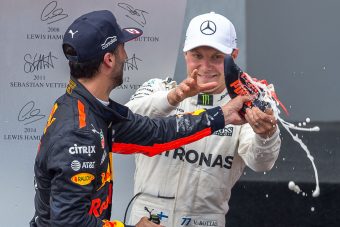 F1: Ricciardo ejtené a shoey-zást